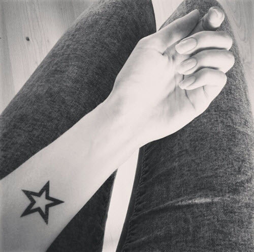 OhMyTat wrist position simple small star tattoo pattern tattoo stickers (6  pieces) - Shop OhMyTat Temporary Tattoos - Pinkoi