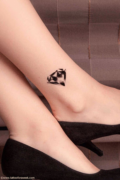 small diamond - tattoo | Diamond tattoos, Small tattoos, Hand tattoos