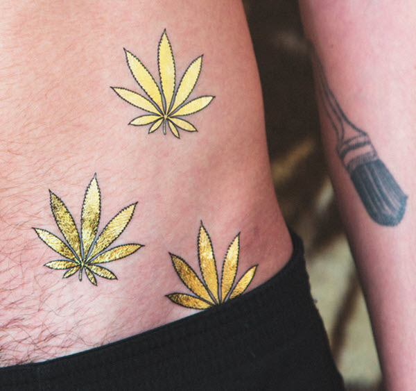 30 Minimalist Leaf Tattoos Ideas for Women that Celebrate the Fall | Body  art tattoos, Discreet tattoos, Feminine tattoos